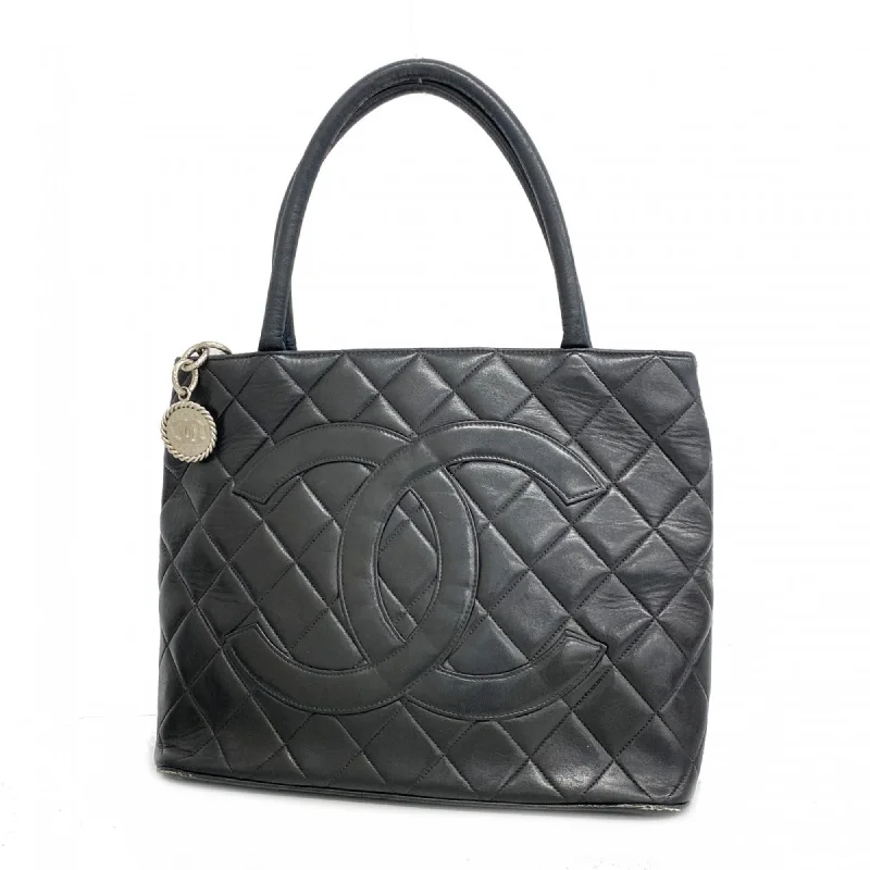 Handle bags with playful patterns for fun -Chanel  Leather Tote Bag (Pre-Owned)