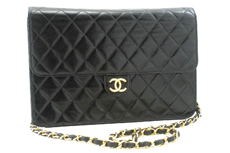 Handle bags with bohemian tassel embellishments -Chanel  Leather Shoulder Bag (Pre-Owned)