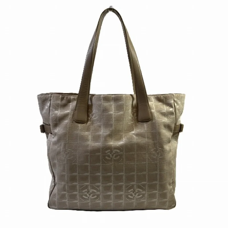 Quilted handle bags with stylish textured finish -Chanel  Jacquard Leather Tote Bag (Pre-Owned)