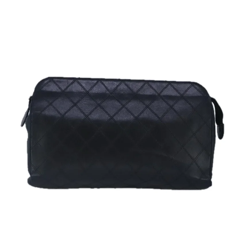 Cotton handle bags for lightweight casual wear -Chanel  Leather Clutch Bag (Pre-Owned)